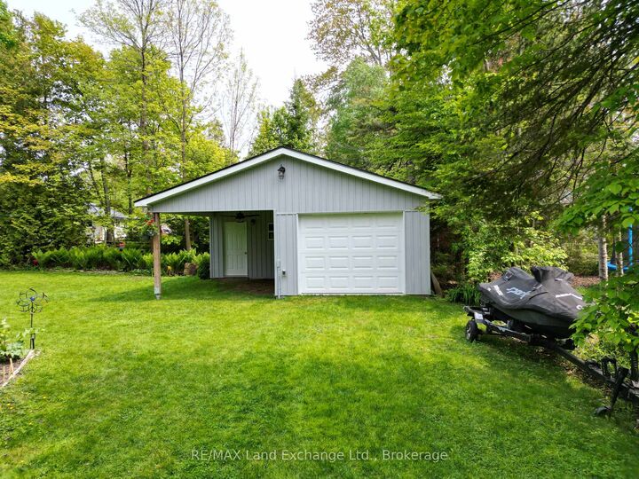 Property Photo: 702 Yosacha Place ON N2Z 2X3