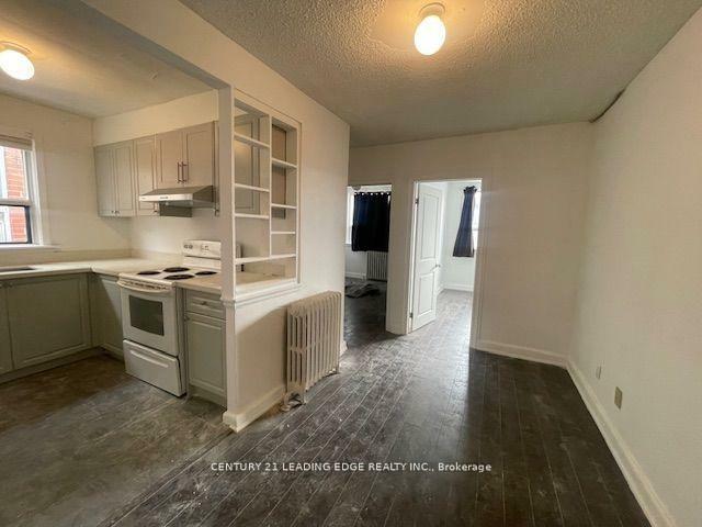 Photo de la propriété: 1516 Eglinton Avenue W Apt 1 ON M6E 2G8