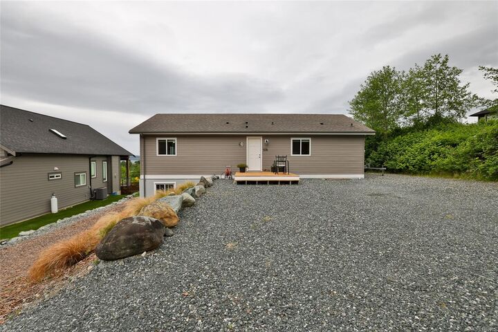 Property Photo: 570 Venture Pl BC V0N 2R0