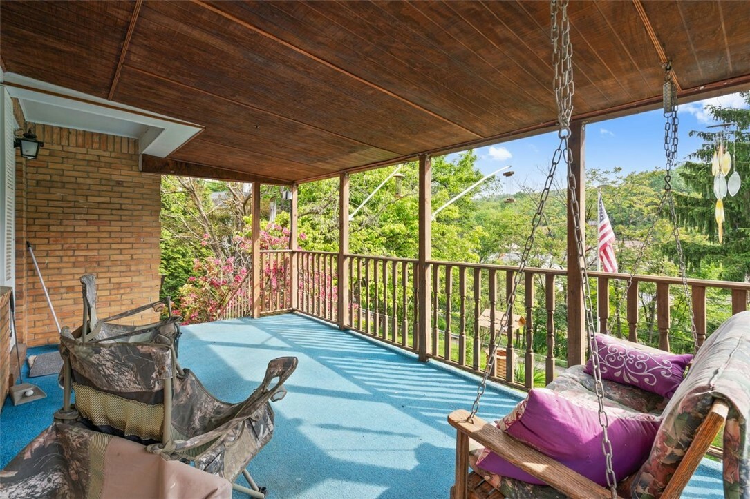 Property Photo: 100 Longvue Dr PA 15237
