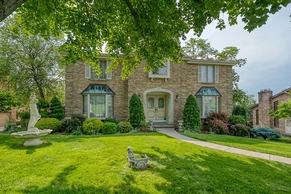Property Photo: 401 Chelsea Dr PA 15025