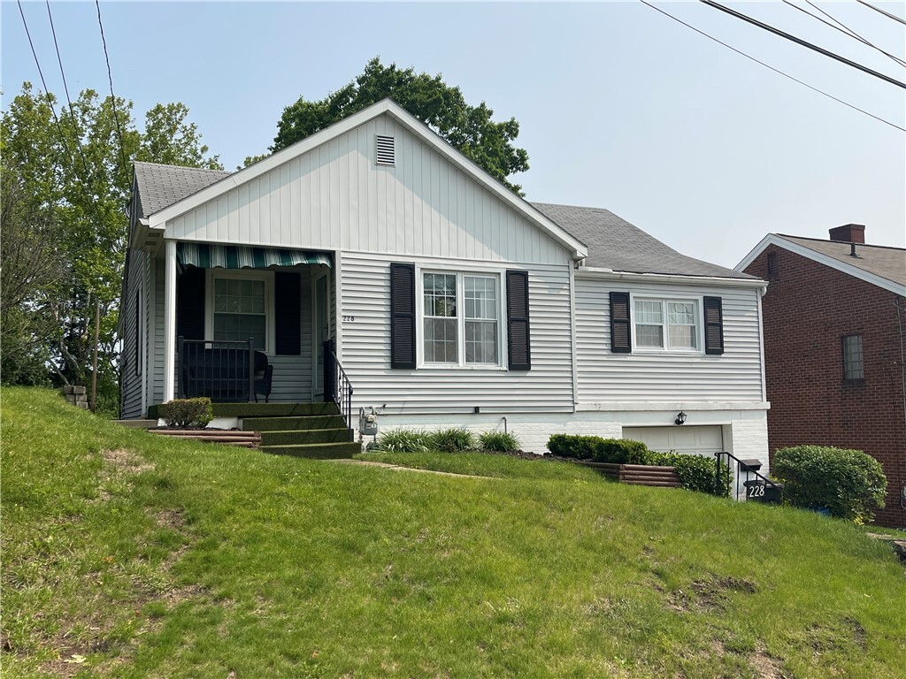 Property Photo: 228 Thornwood Dr PA 15317