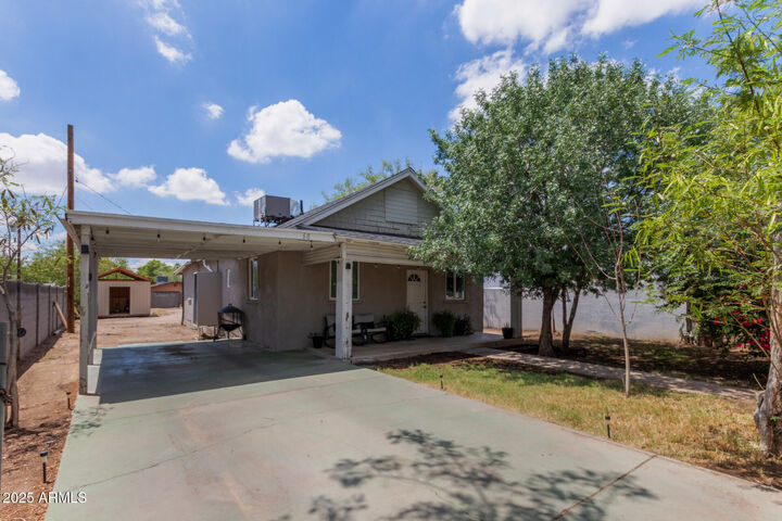 Property Photo: 6814 N 59th Avenue AZ 85301