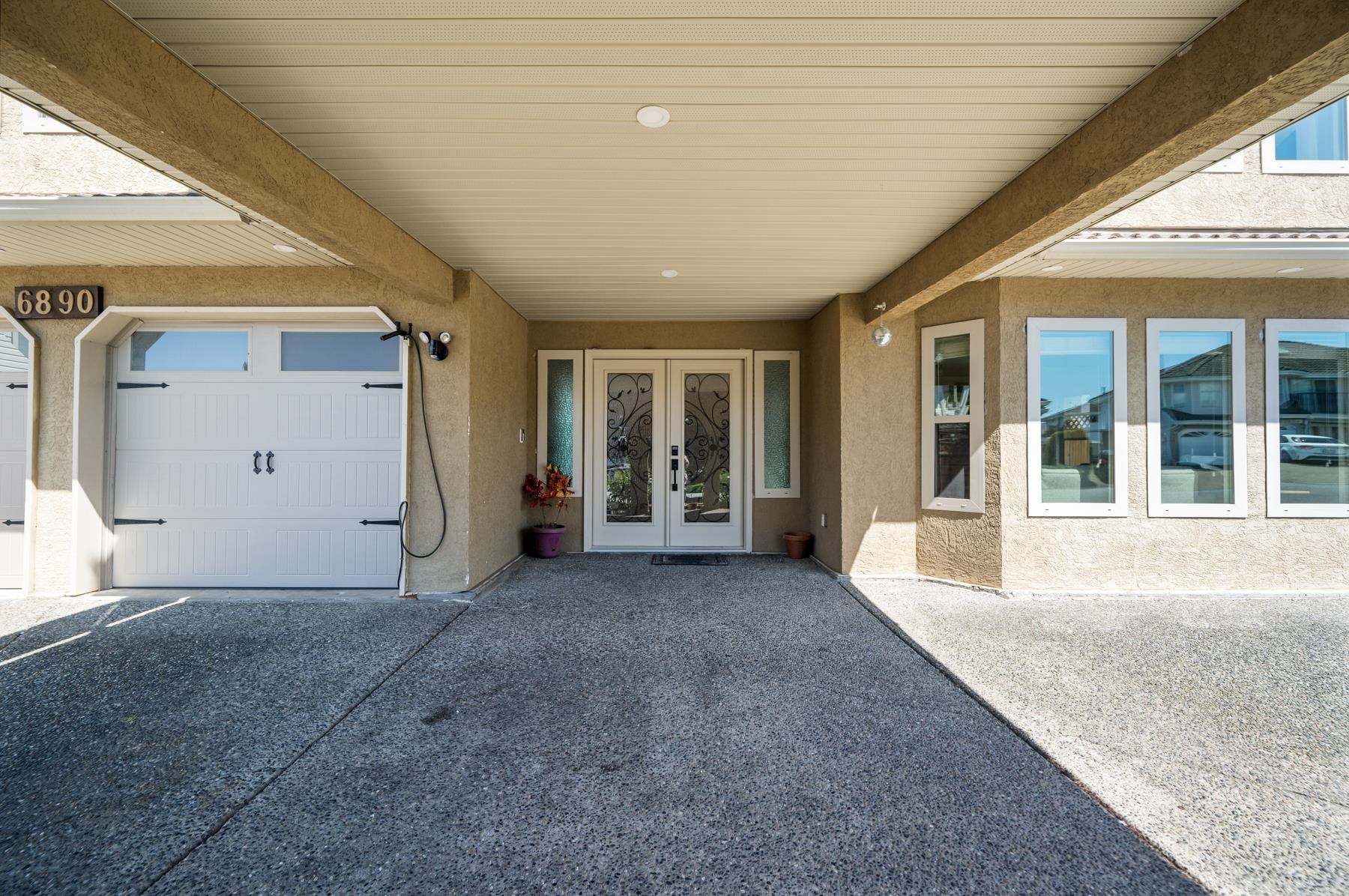 Property Photo: 6890 123A Street BC V3W 0X4