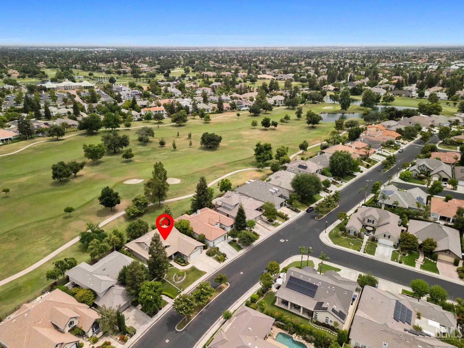 Property Photo: 1806 Wedgemont Place CA 93311