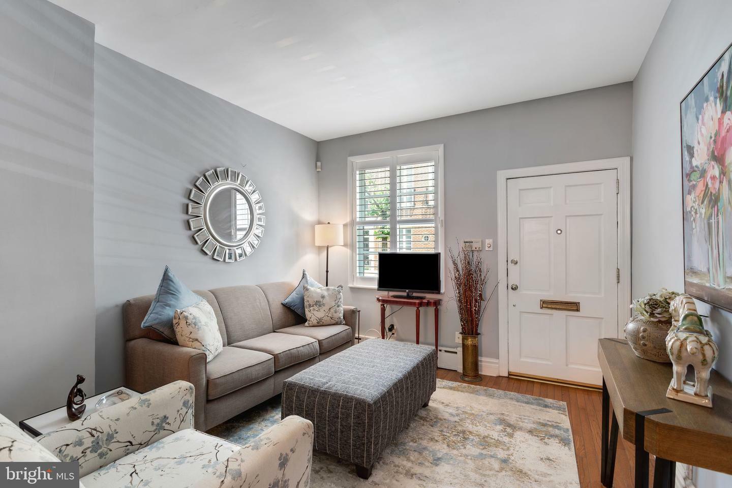 Property Photo:  610 Pine Street  PA 19106 