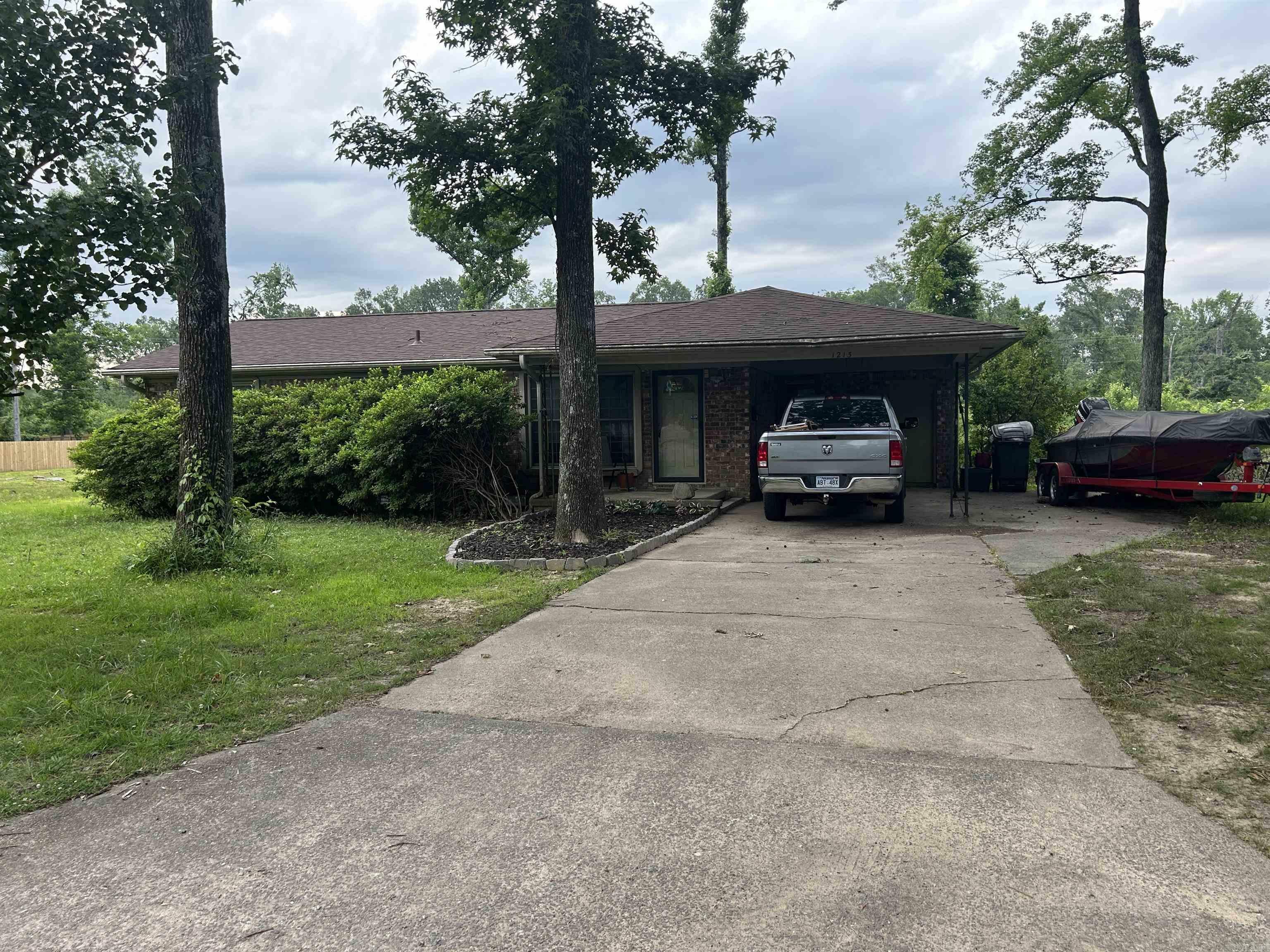 Property Photo: 1213 Eastview Drive AR 72076