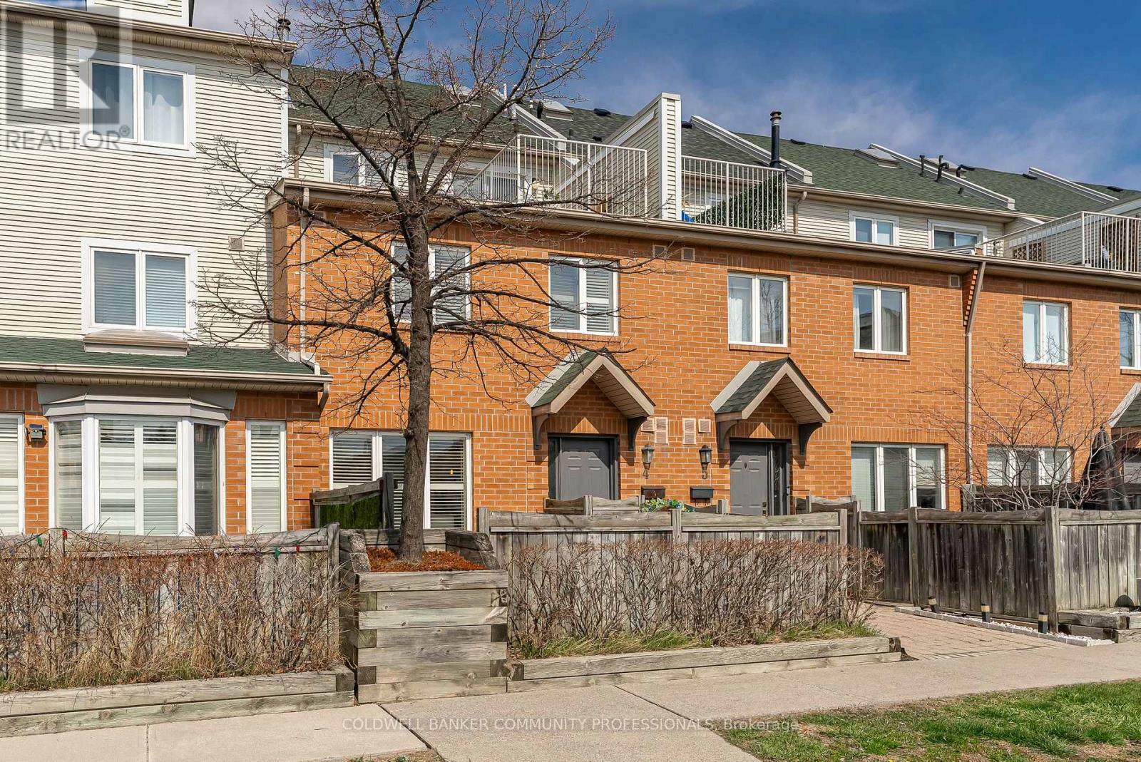 Property Photo:  1241 Parkwest Place 4  ON L5E 3J3 