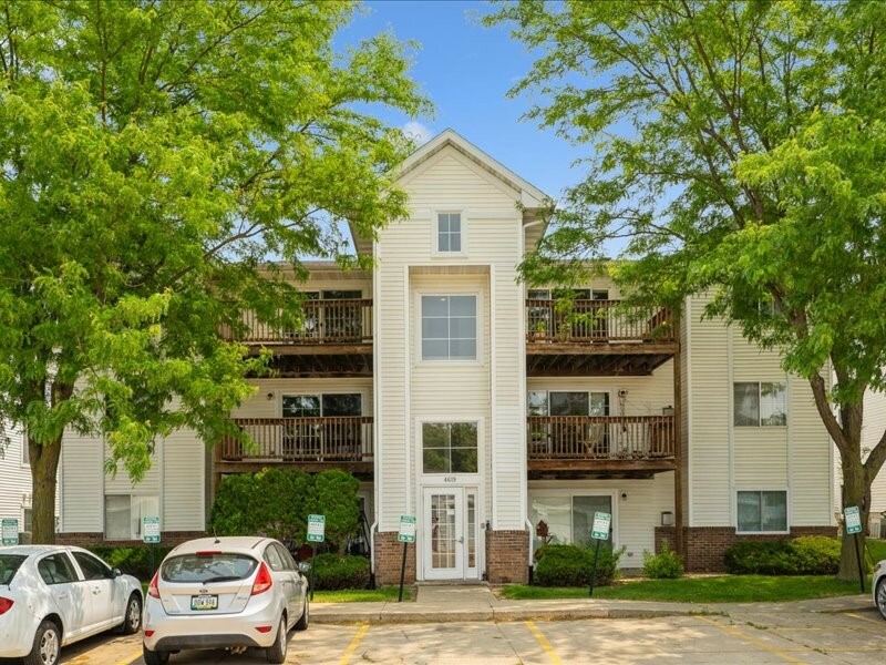 Property Photo: 4619 1st Avenue 9 IA 52404