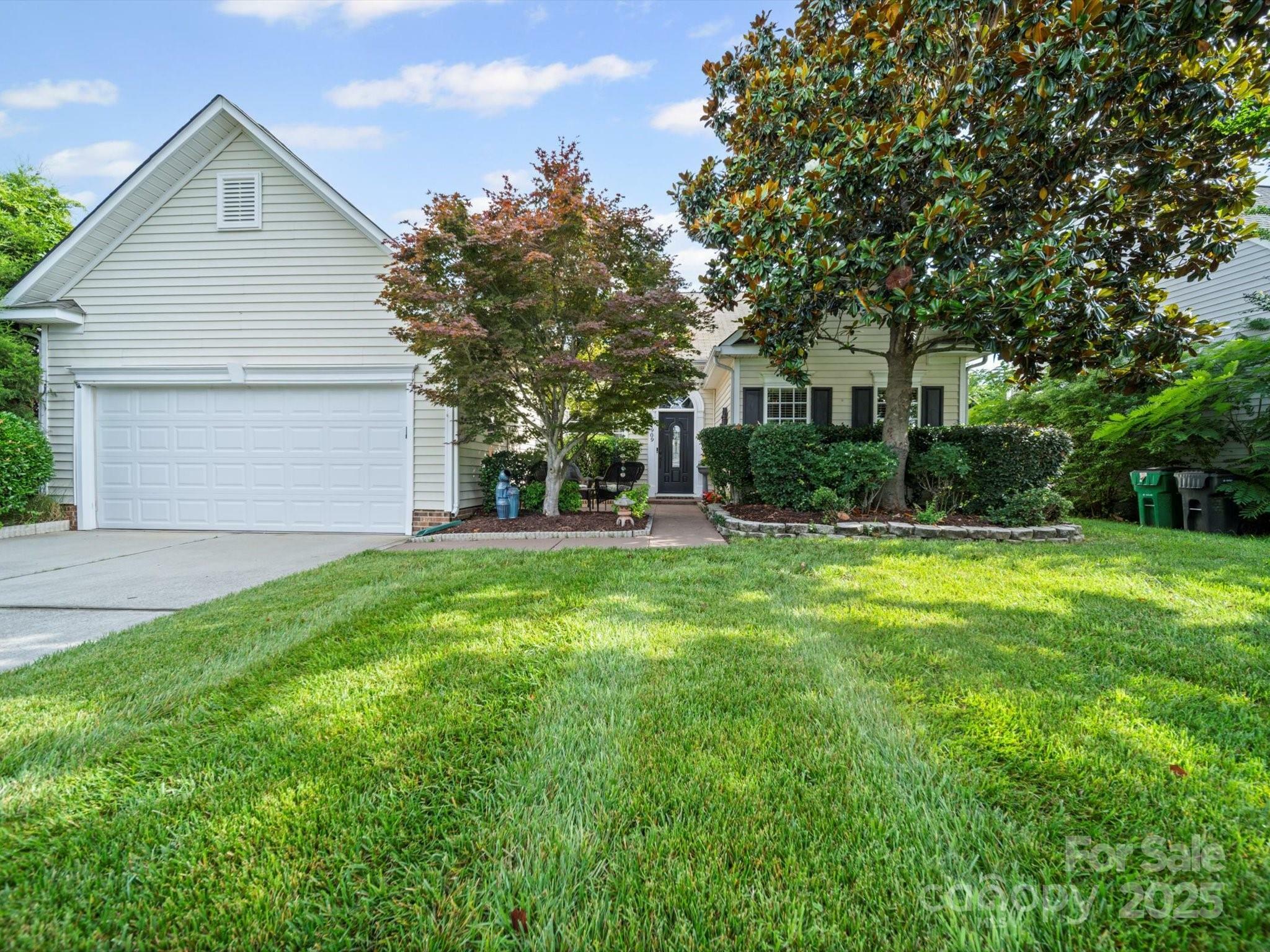 Property Photo: 11909 Creek Turn Drive NC 28278