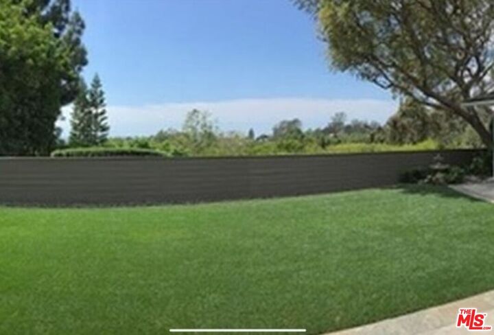Property Photo: 1039 Las Pulgas Rd CA 90272