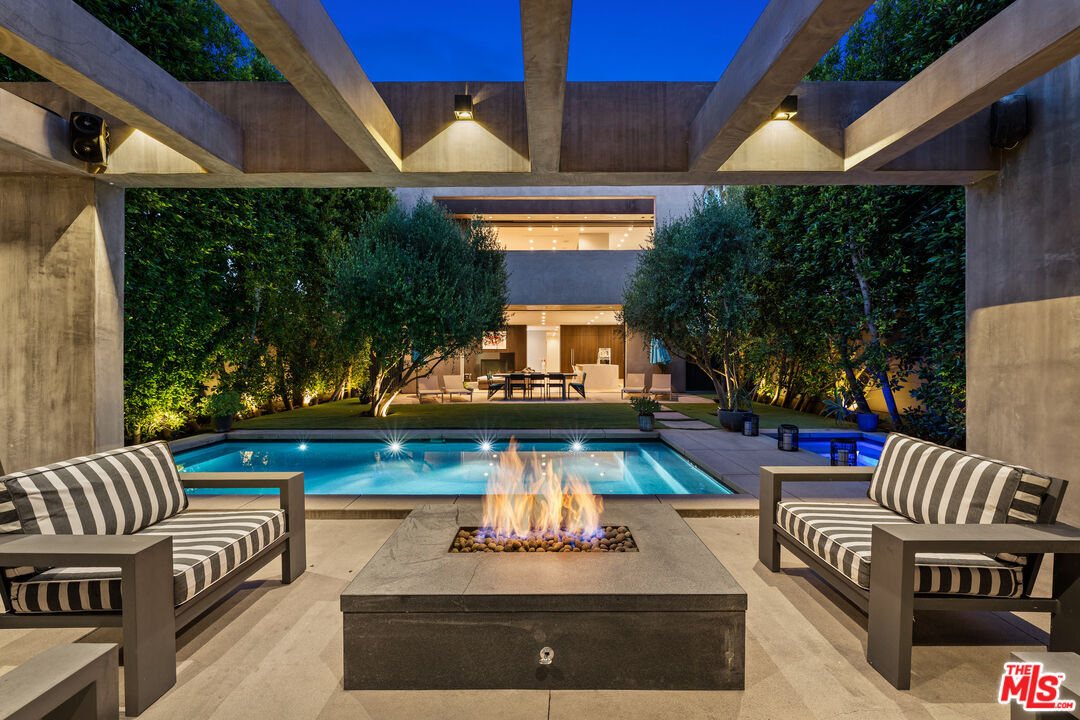 Property Photo: 607 N Alta Vista Blvd CA 90036