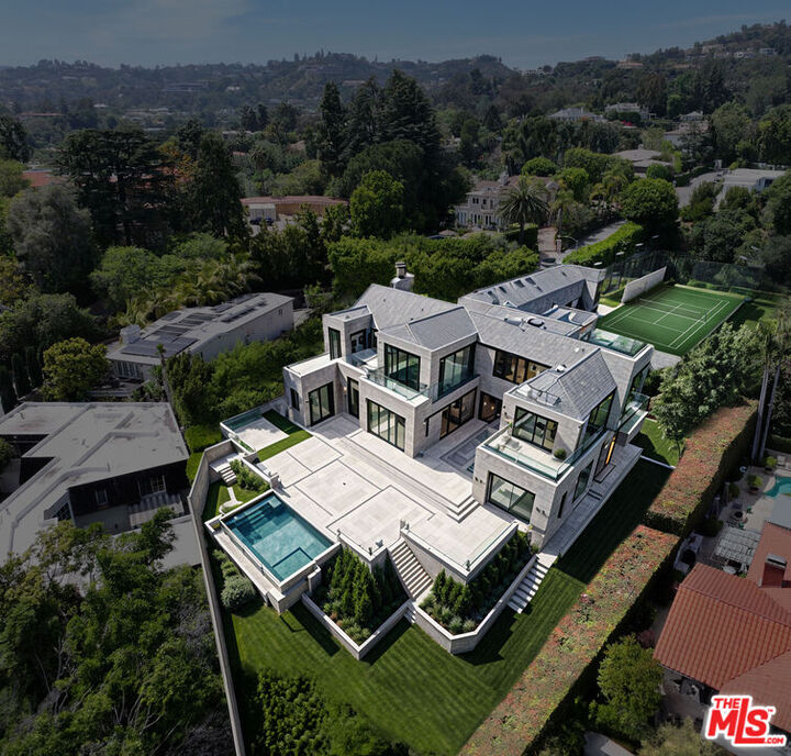 Property Photo:  1120 Summit Dr  CA 90210 