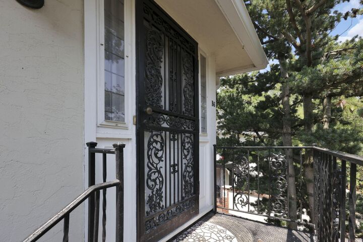 Property Photo:  1631 Roxbury Road  OH 43212