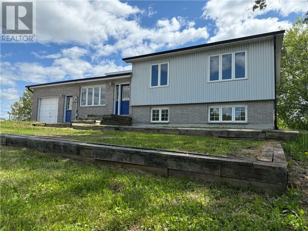 Property Photo: 8822 Highway 17 East Highway ON P0H 2N0