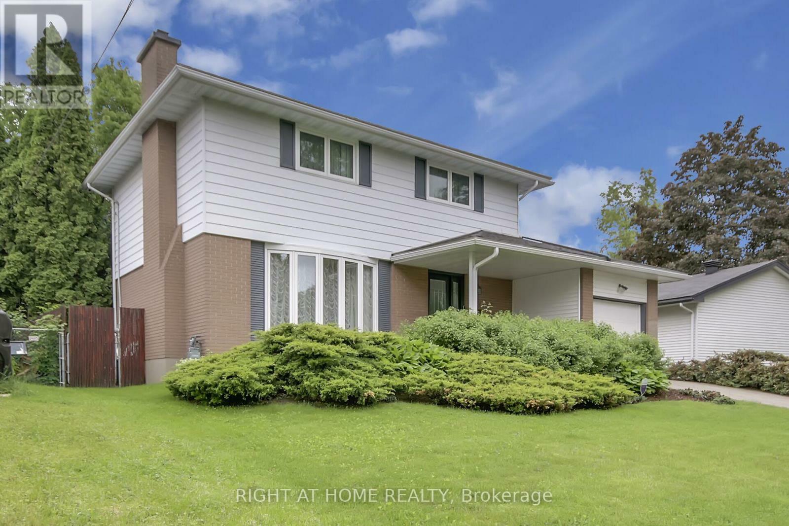 Property Photo: 394 Halldon Place North ON K2B 7B8