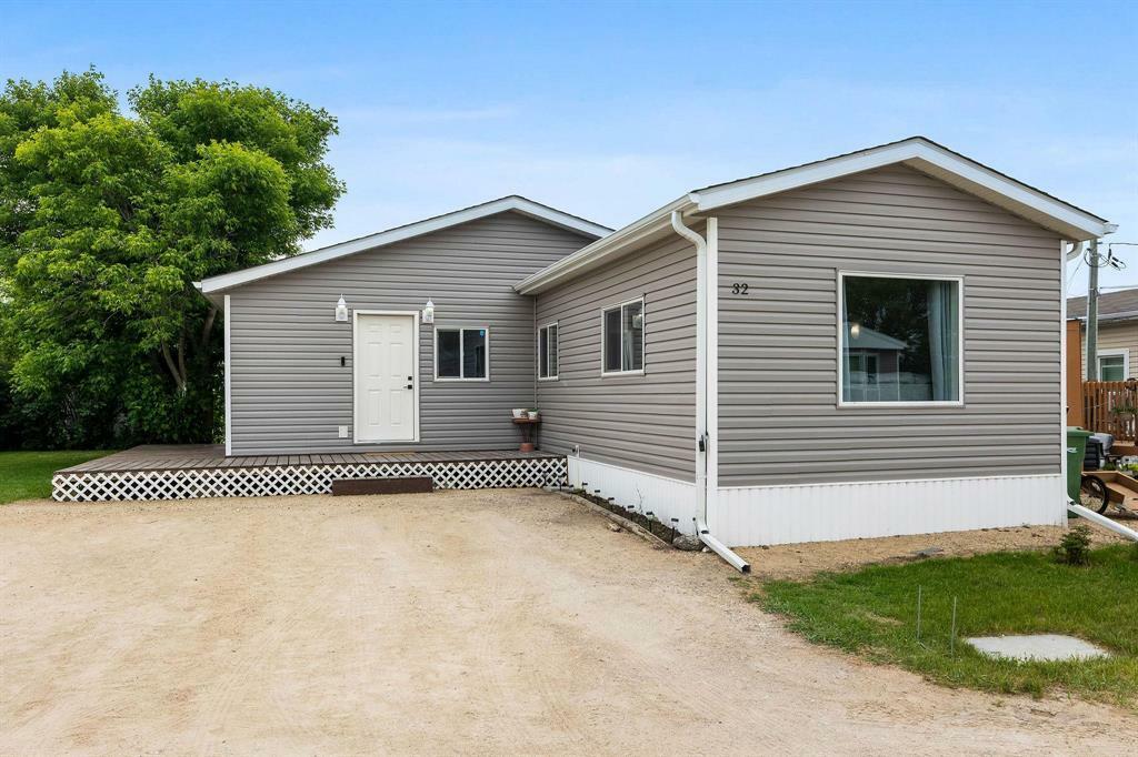 Property Photo: 32 Cottonwood Trailer Court MB R0A 0R0