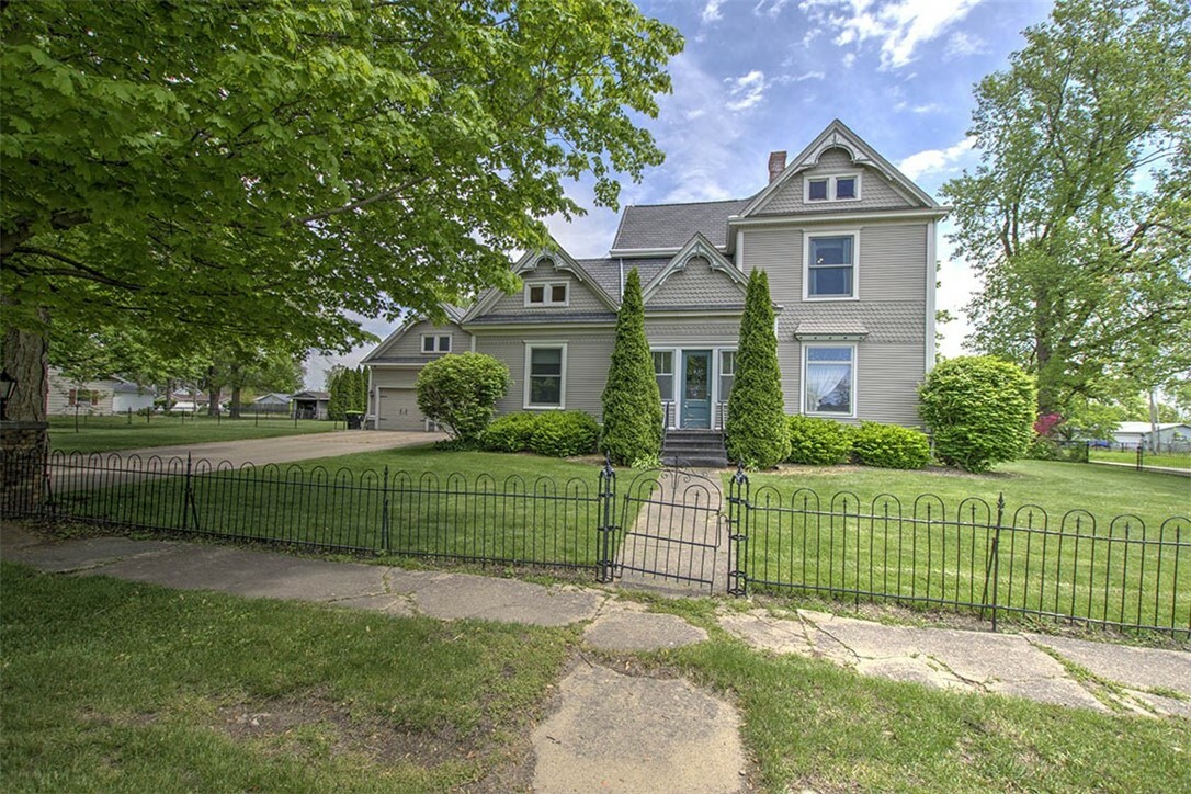 200 Pine Street  Maroa IL 61756 photo