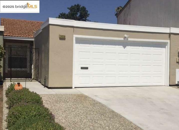 Property Photo: 3030 Pear St CA 94509