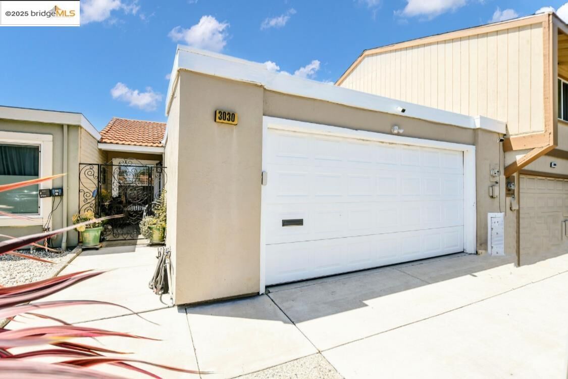 Property Photo:  3030 Pear St  CA 94509 