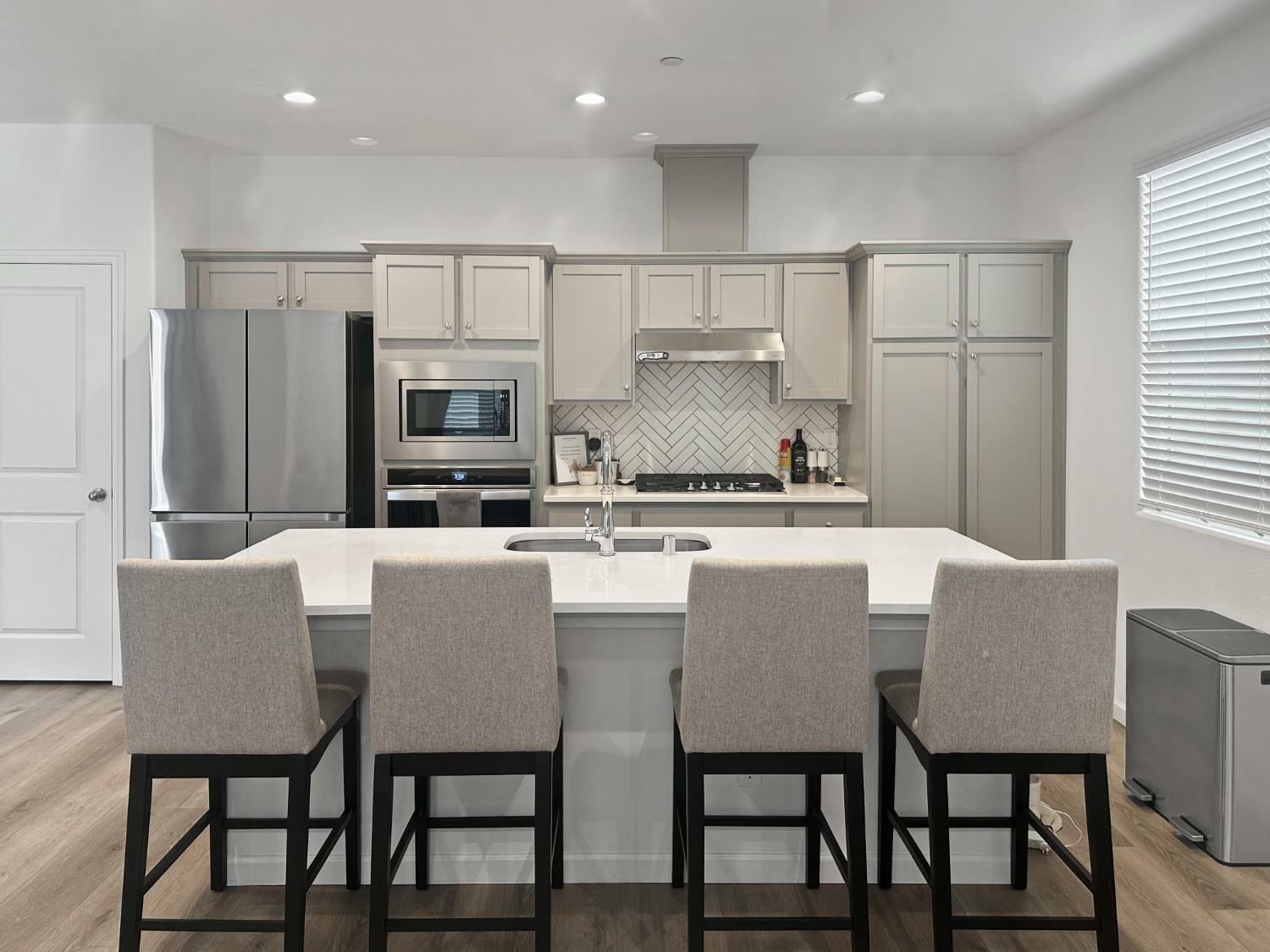 Property Photo:  922 Winchell Way W  CA 93636 