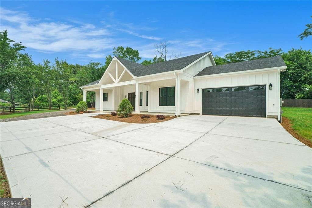 Property Photo: 4824 SE Highway 20 GA 30013