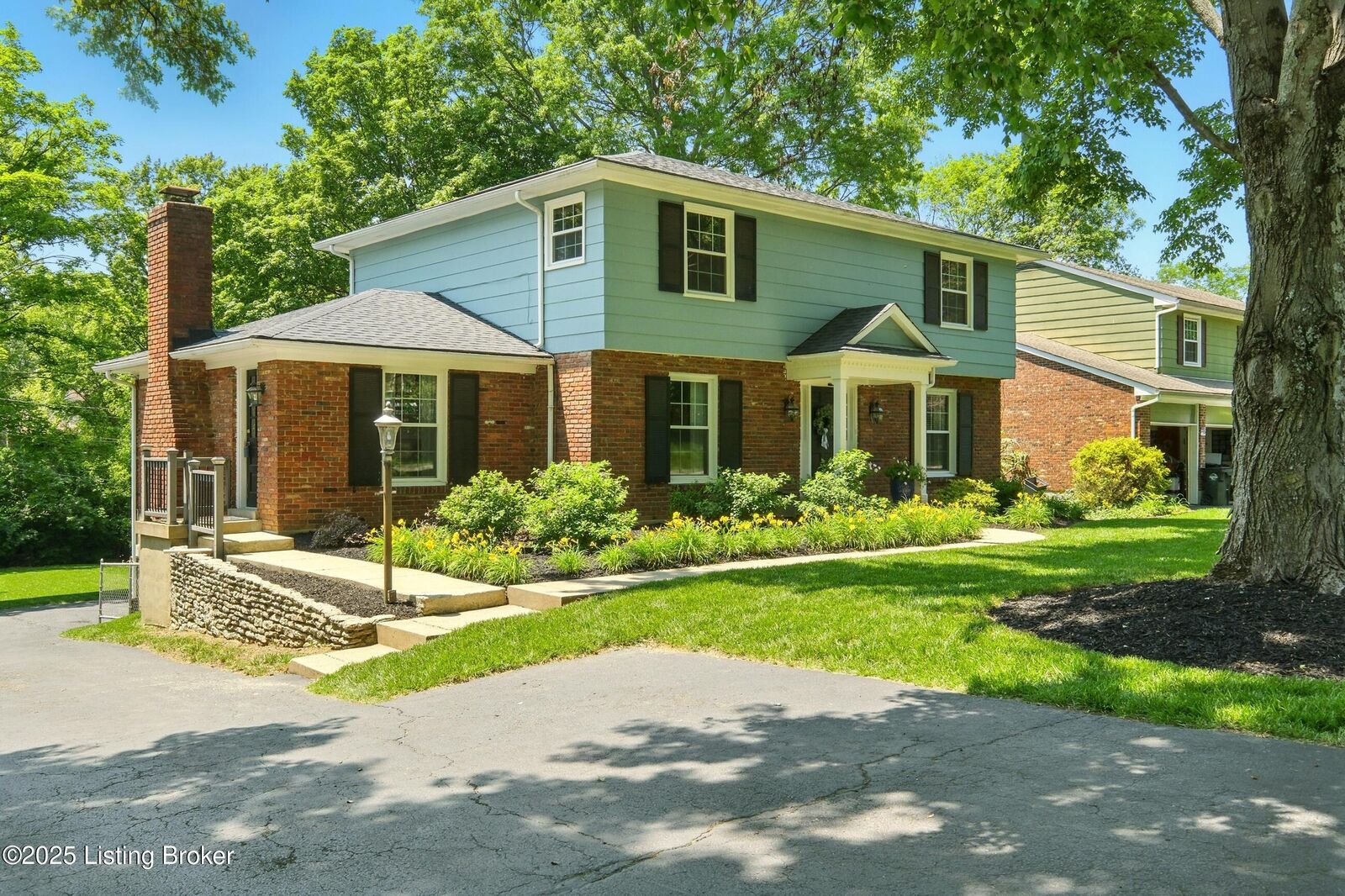 Property Photo:  828 Dorsey Ln  KY 40223 