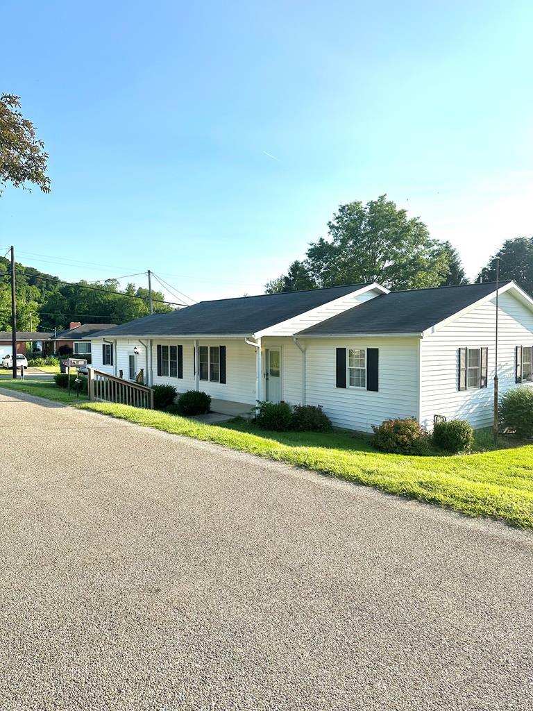 Property Photo: 1137 Rosemount Rd OH 45662