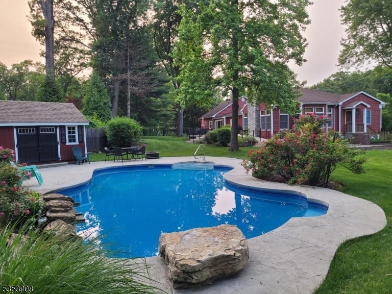 Property Photo: 6 Heritage Ln NJ 07076