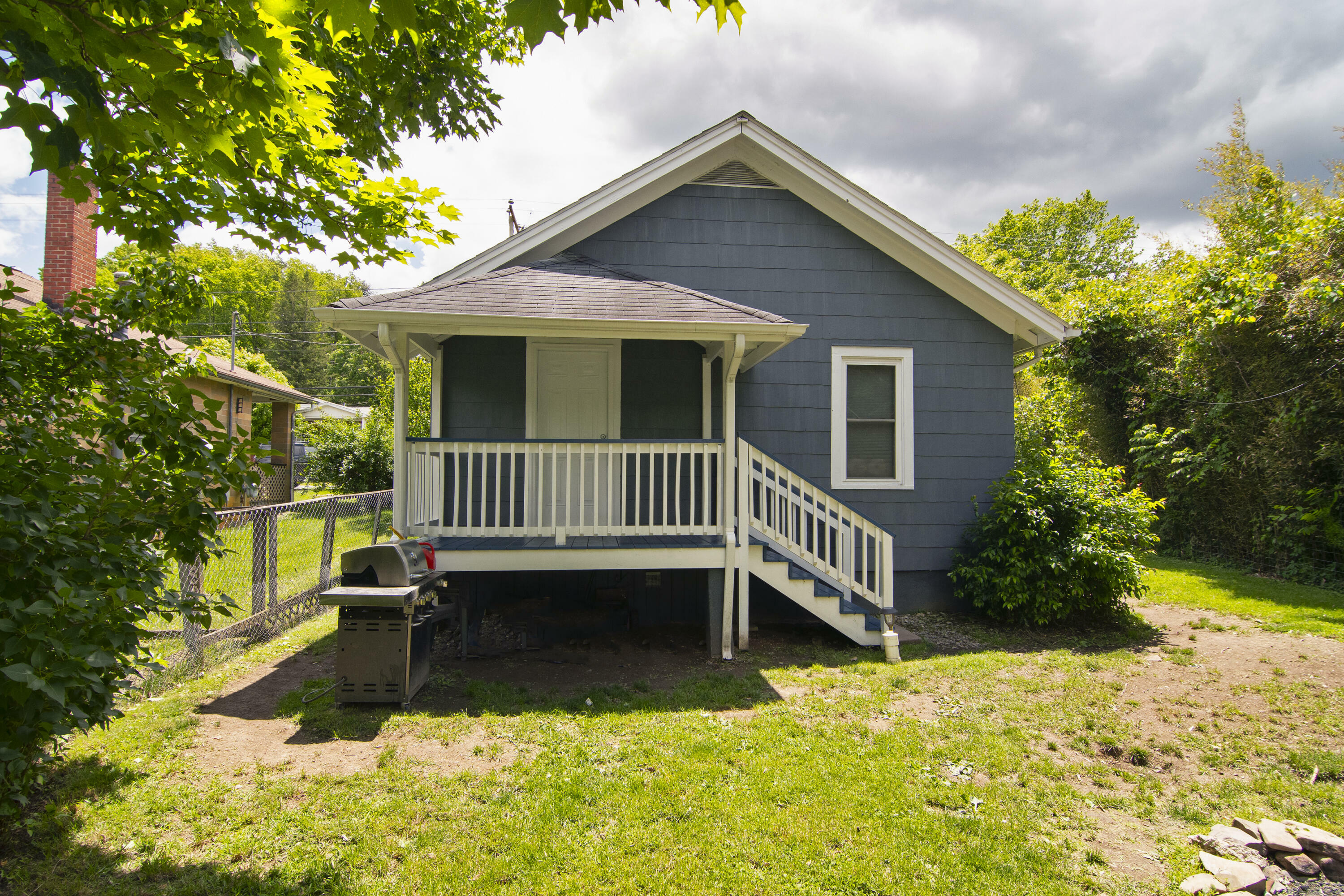 Property Photo: 1321 E Main St WV 24986