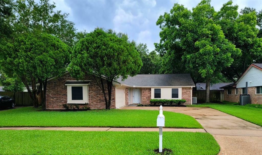 Property Photo: 3135 Apple Dr Drive TX 77459