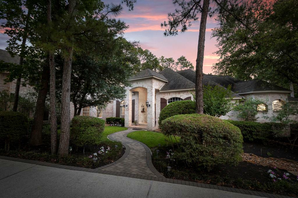 Property Photo: 63 N Wooded Brook Circle TX 77382