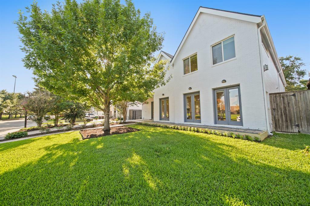 Property Photo: 3810 Bellefontaine Street TX 77025