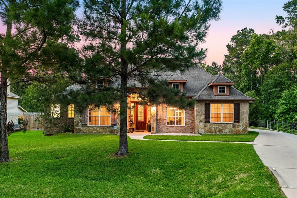 Property Photo: 42 Brookefield Circle TX 77355