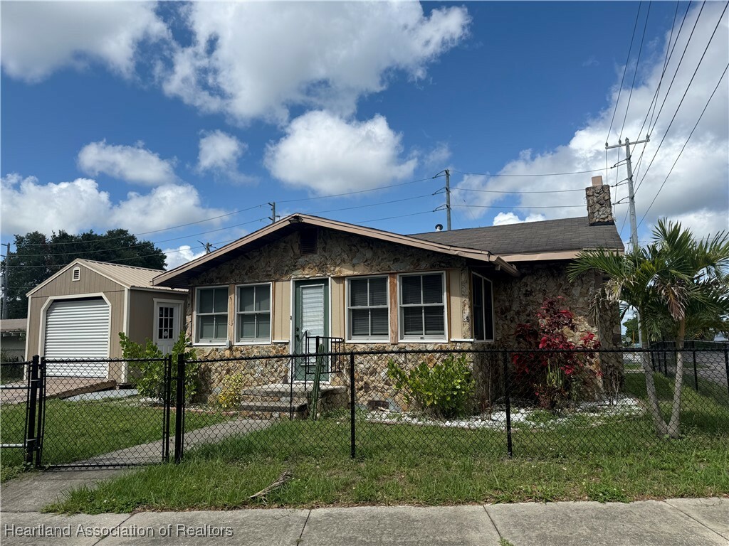 Property Photo: 351 N Commerce Avenue FL 33870