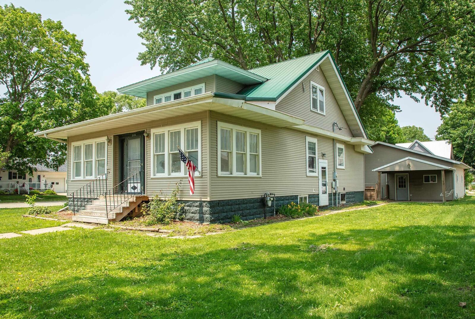 Property Photo: 220 W Greene Street IA 50619