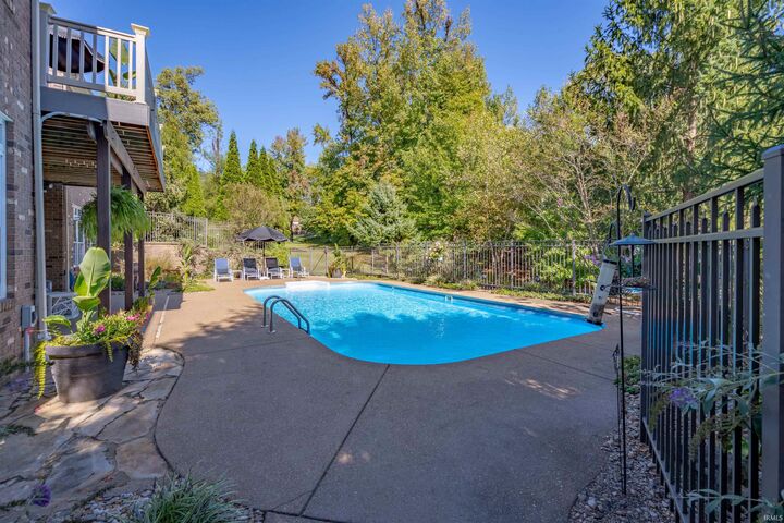 Property Photo:  6444 Pebble Pointe Court  IN 47630-9818 