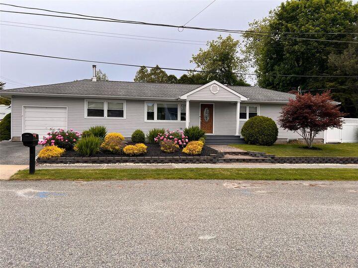 2 Merritt Lane  Center Moriches NY 11934 photo