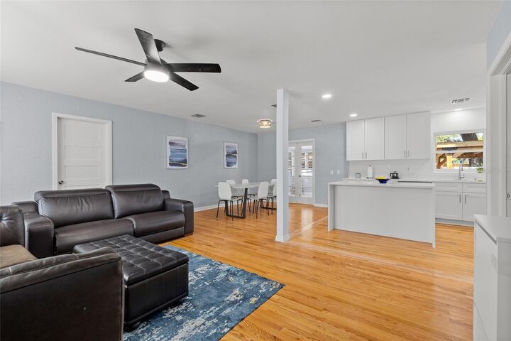 Property Photo: 2072 Grandview Avenue S FL 32771