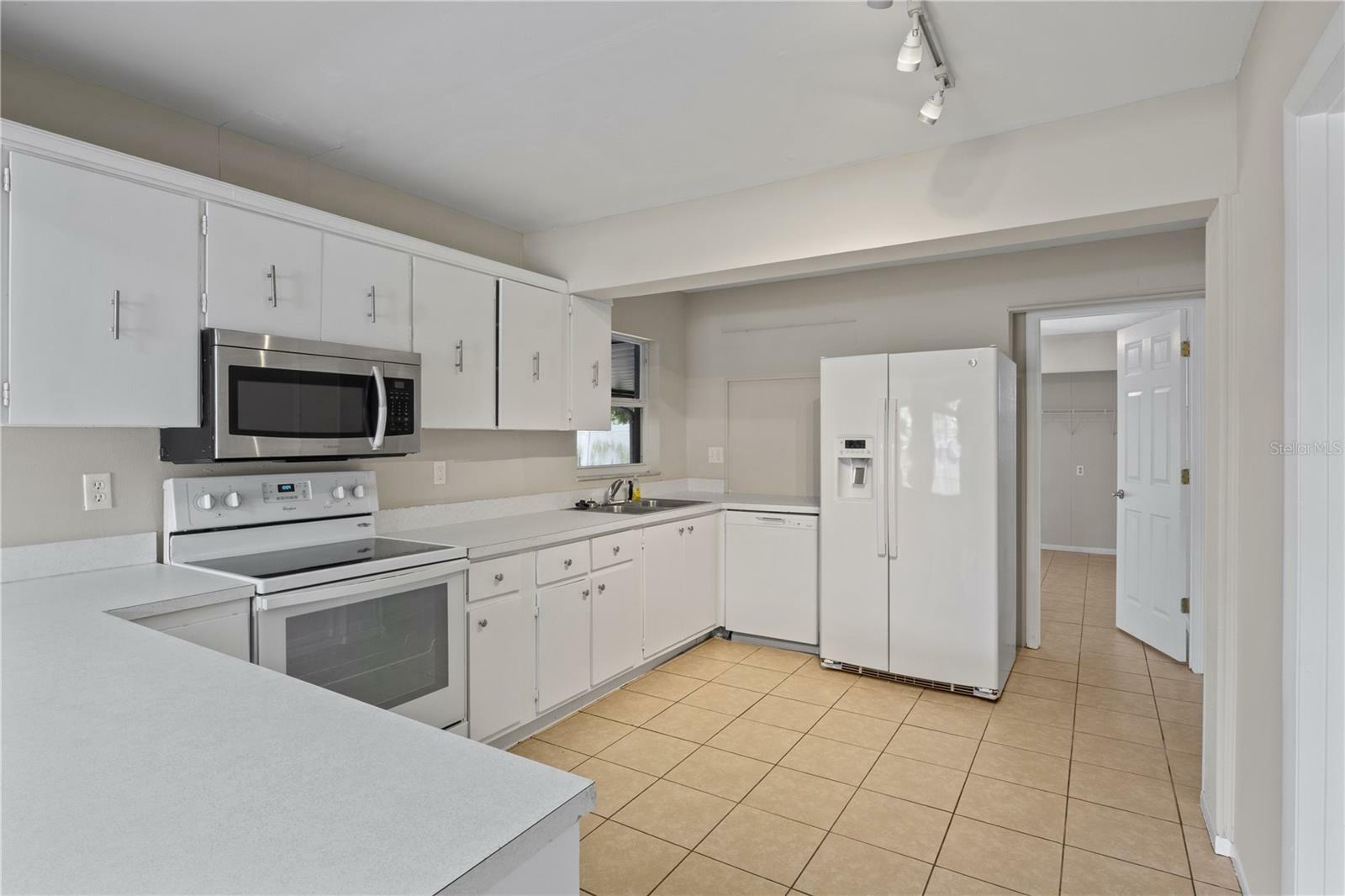 Property Photo: 3505 27th Avenue W FL 34205