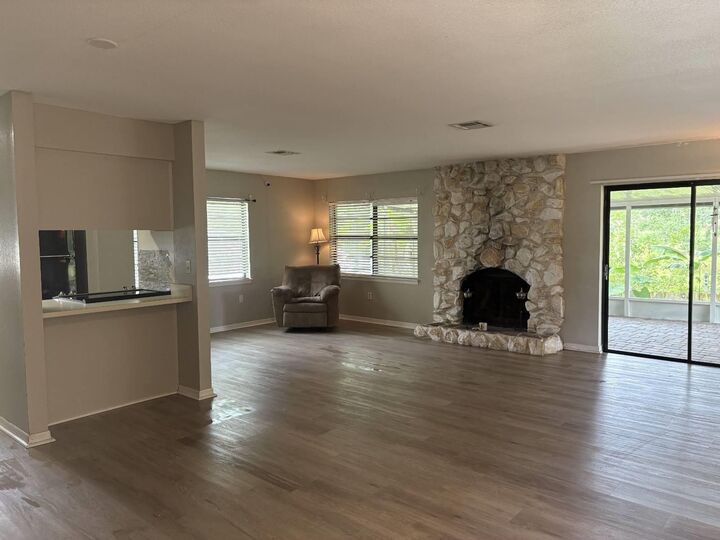 Property Photo: 2123 Woodburn Loop S FL 33813