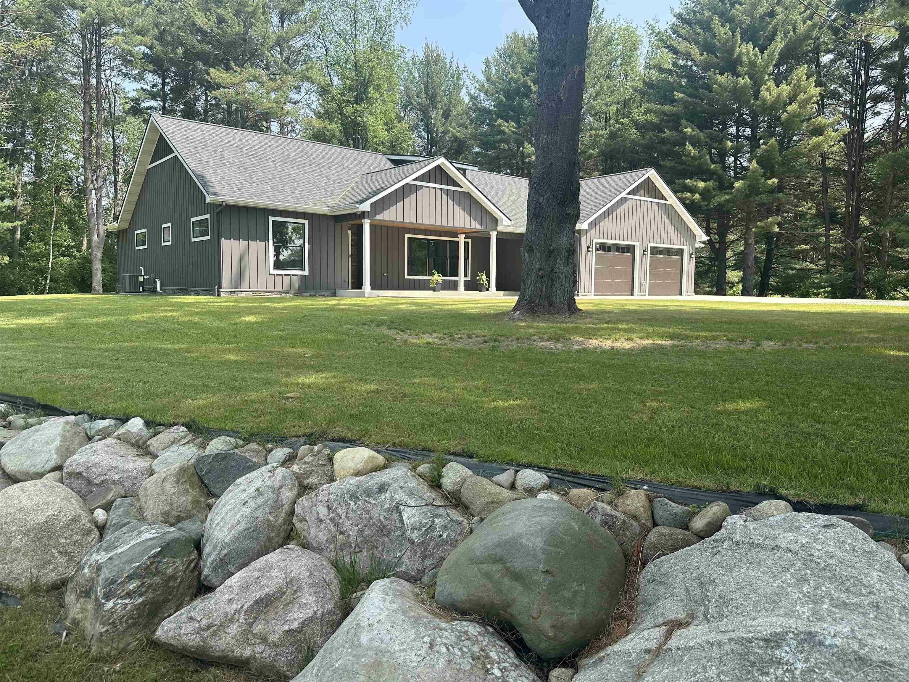 Property Photo: 2291 E Maple Road MI 48617