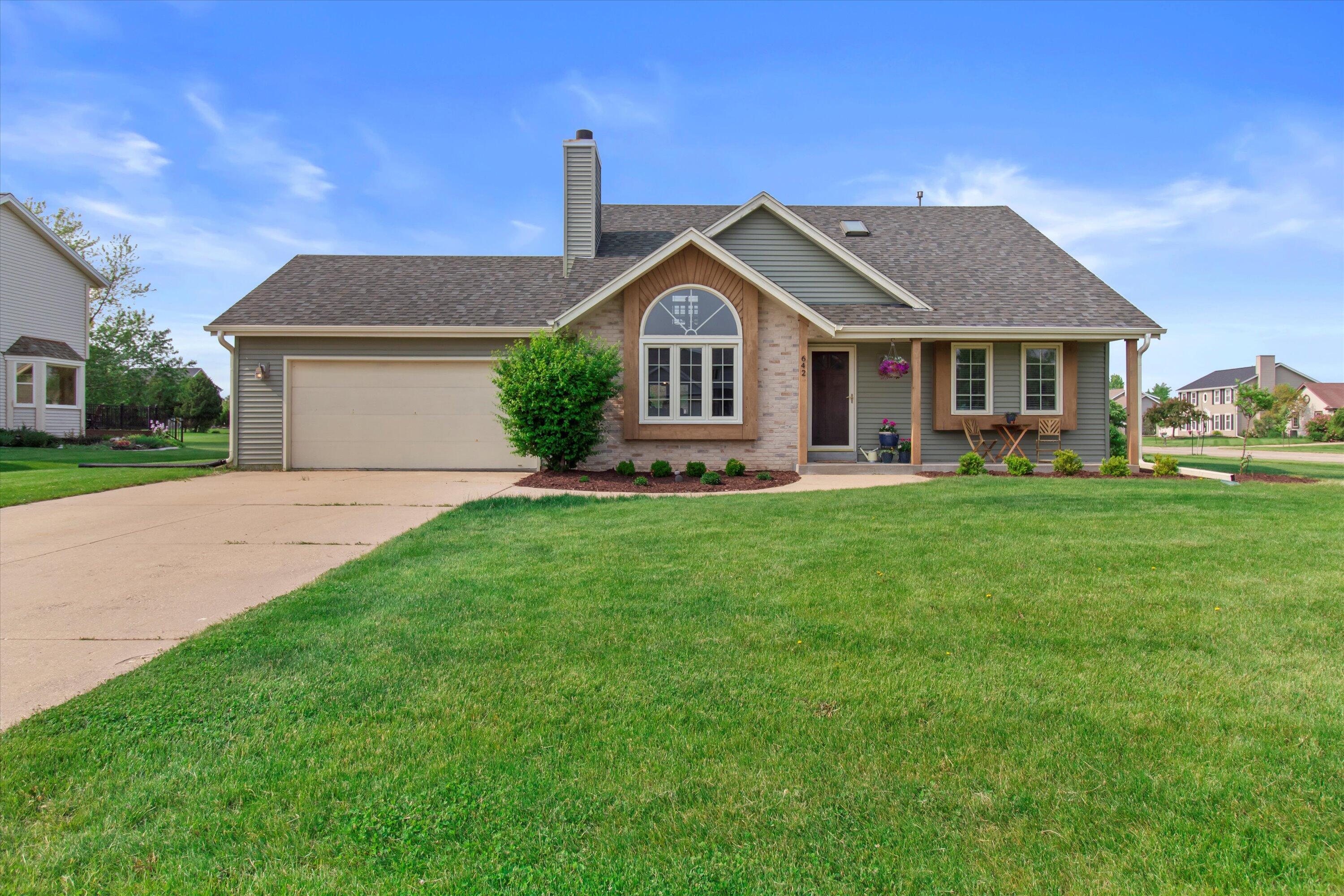 Property Photo: 642 Small Farm Rd WI 53149