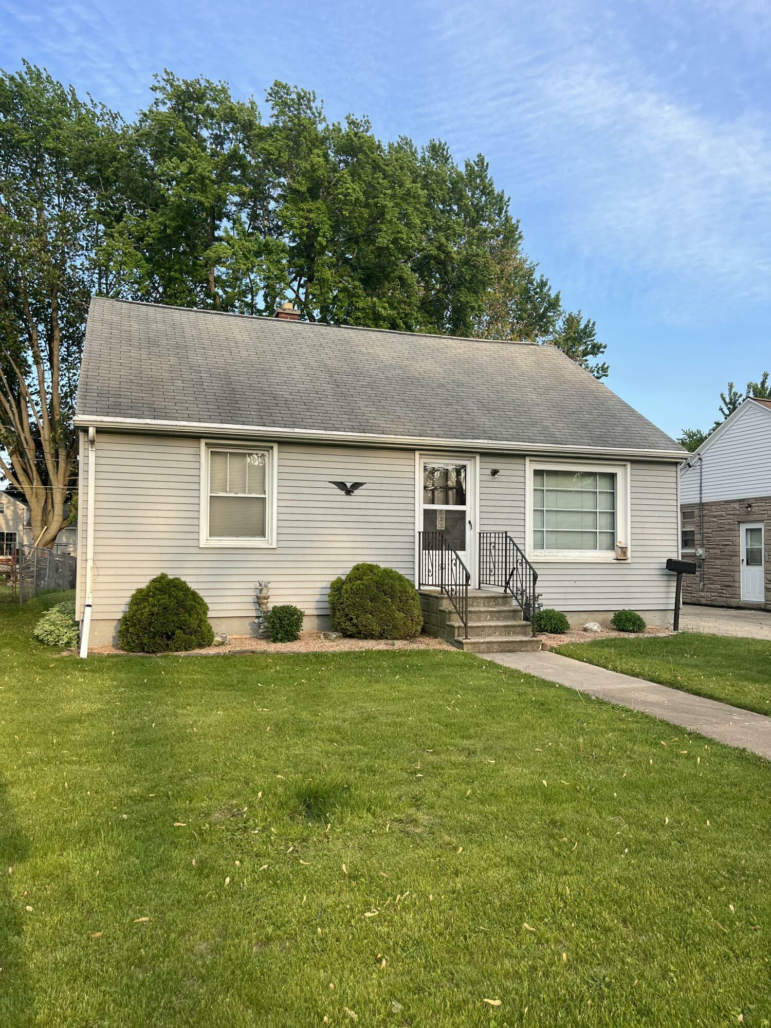 621 Laura St  Green Bay WI 54302 photo