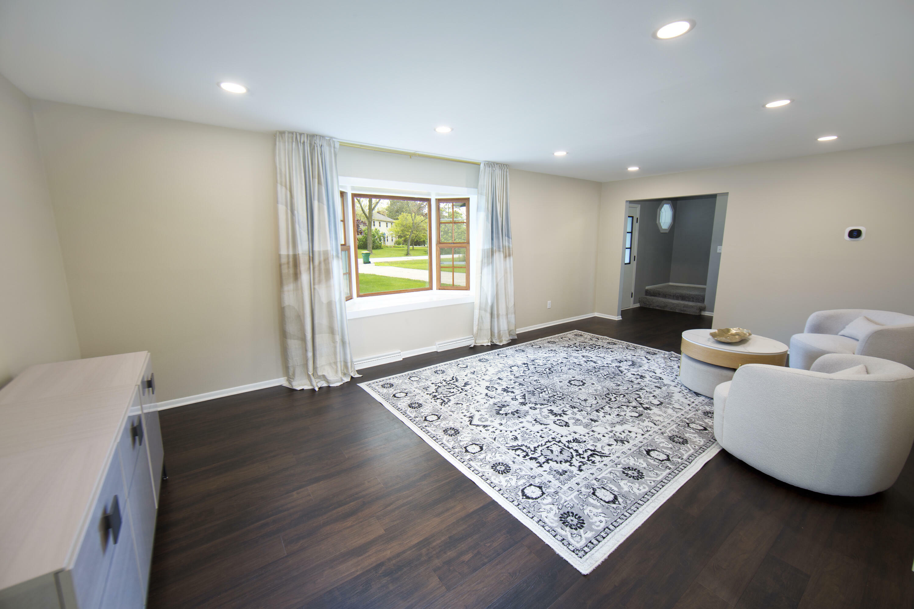 Property Photo: 10234 N La Cresta Dr 53092