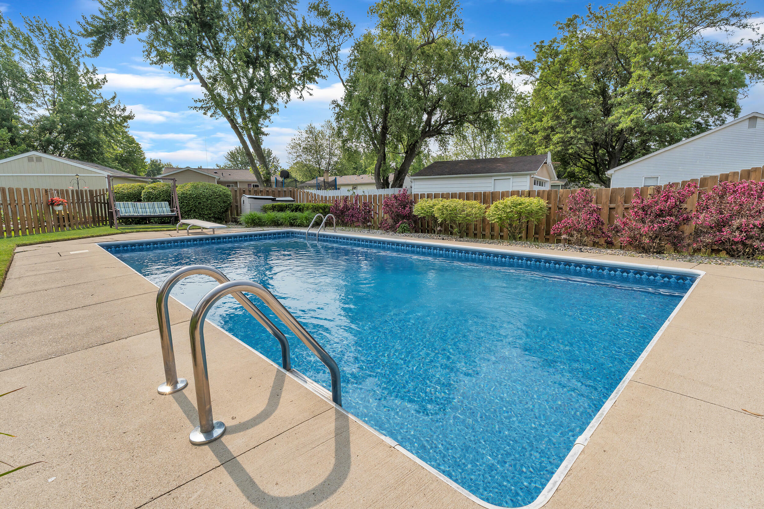 Property Photo: 1281 Hampshire Drive MI 48188