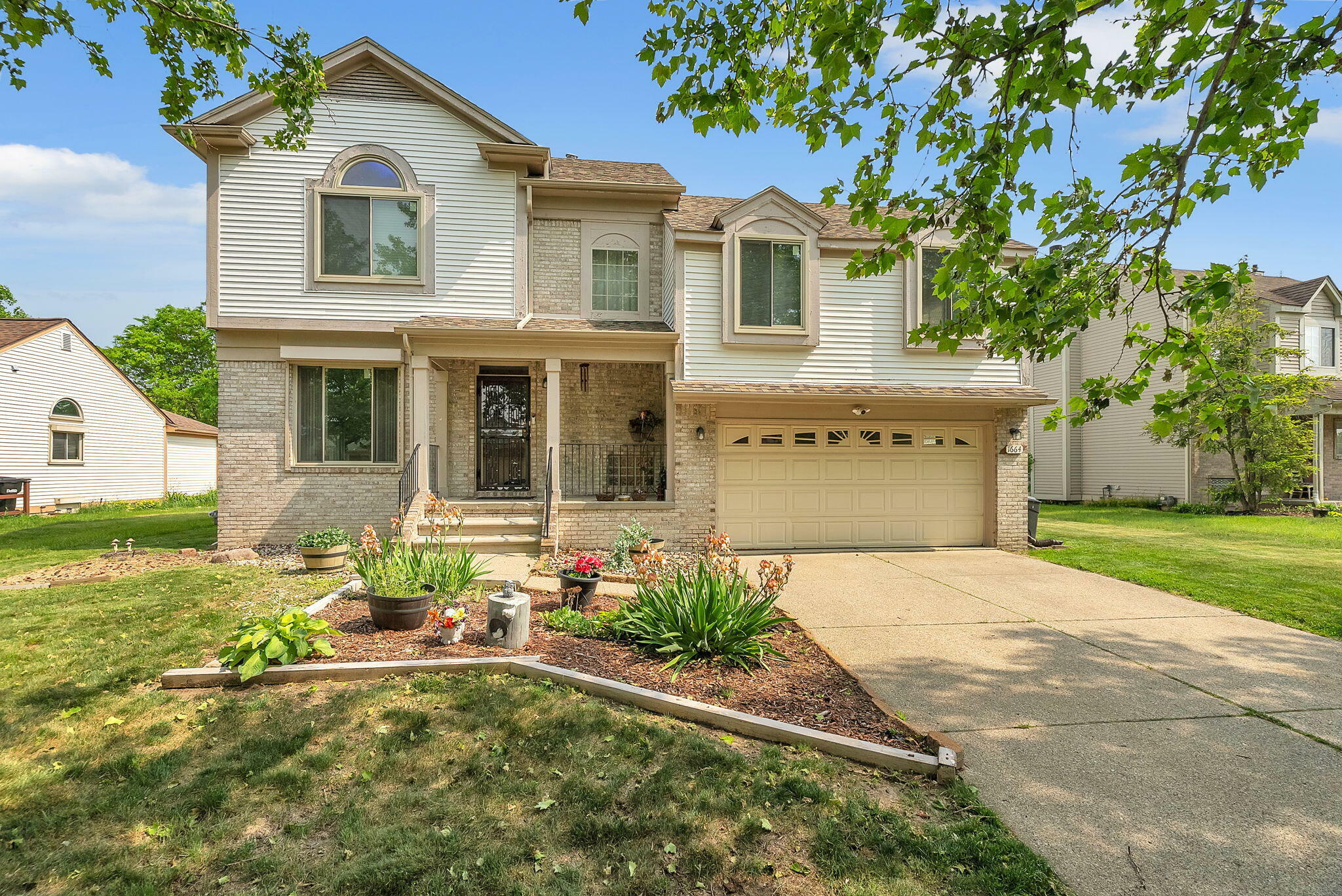 Property Photo: 1664 Estates Drive MI 48206