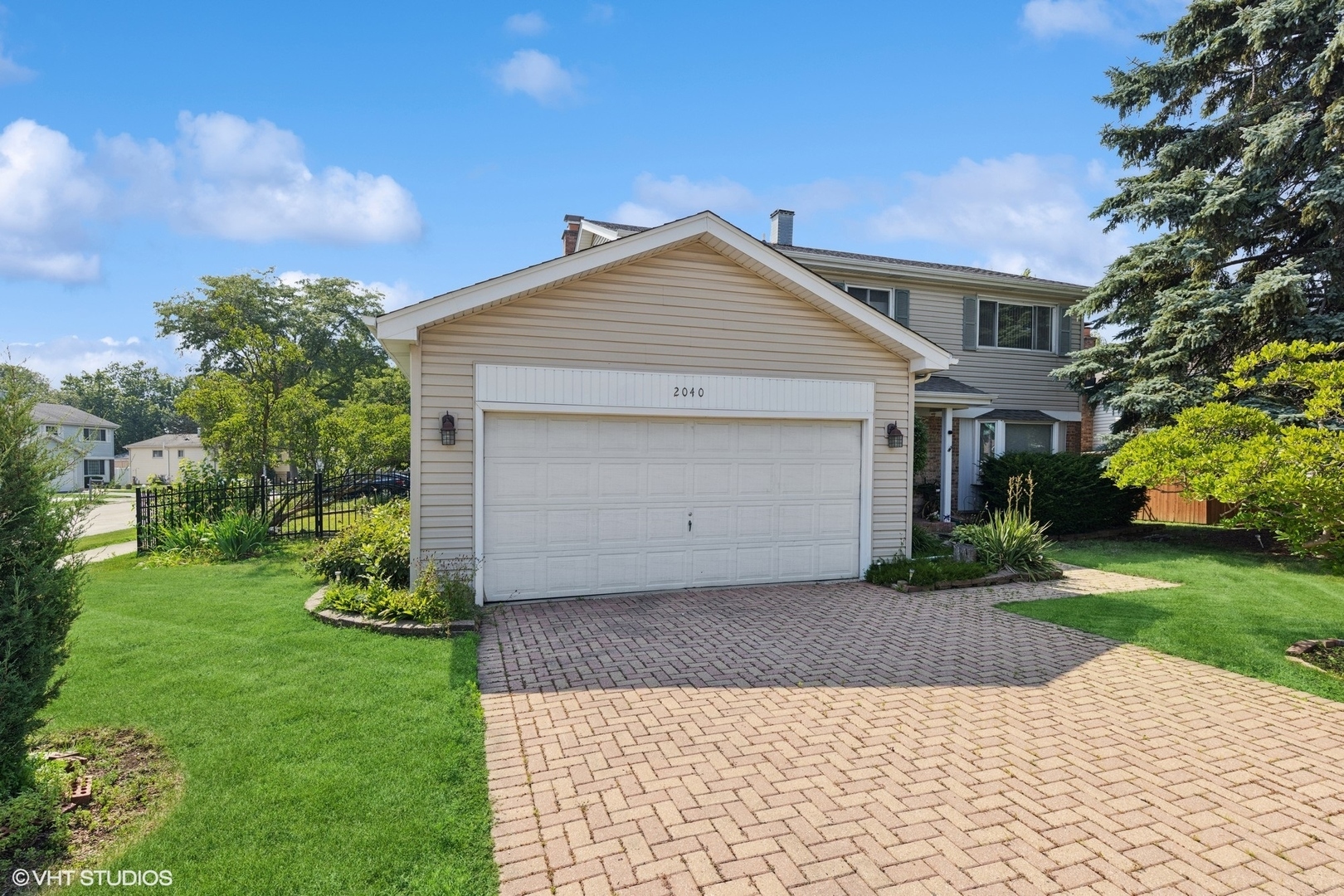 Property Photo: 2040 Downing Street IL 60148