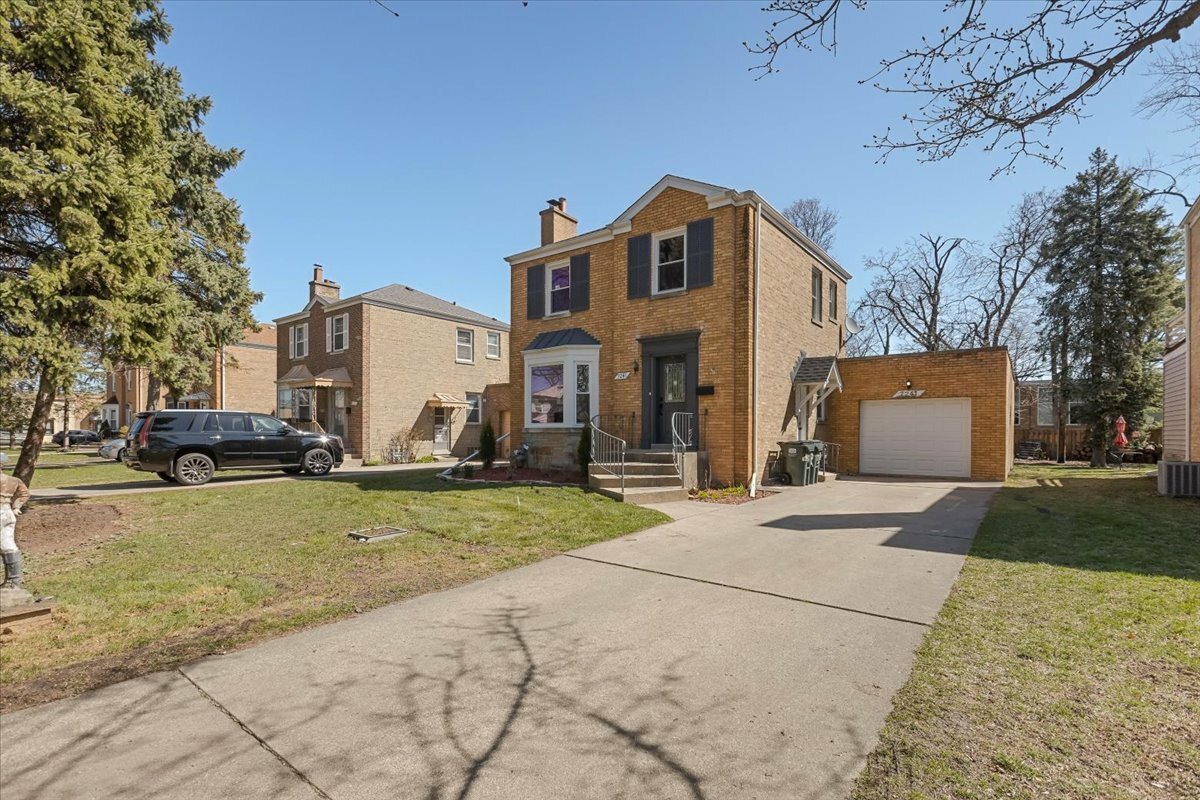 Property Photo:  7241 N Kilpatrick Avenue  IL 60712 