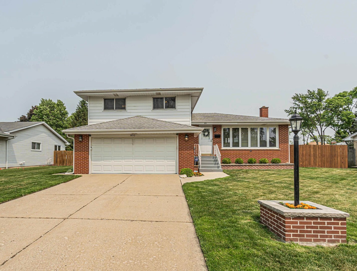 851 Munroe Circle  Des Plaines IL 60016 photo